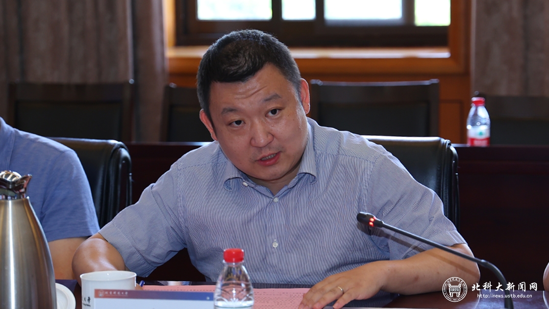 学校举行“87级校友基金”颁奖仪式