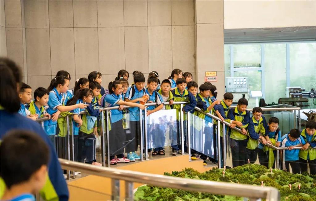 贵州铜仁万山区：红色研学之旅 传承红色记忆