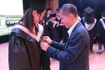 马克思主义学院举行2021届毕业生谢师礼