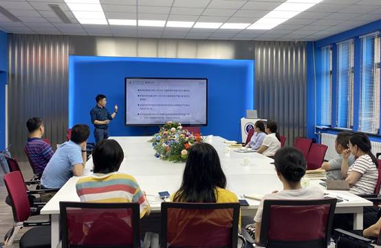 文法学院举办阳光讲坛主题讲座