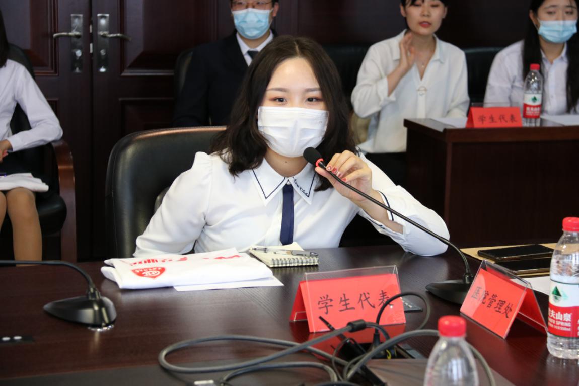 我校举行“共话成长”建言活动暨2021年毕业生座谈会