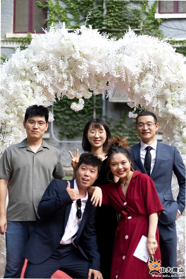 ［经济］举办“百廿恰少年”红毯秀系列活动