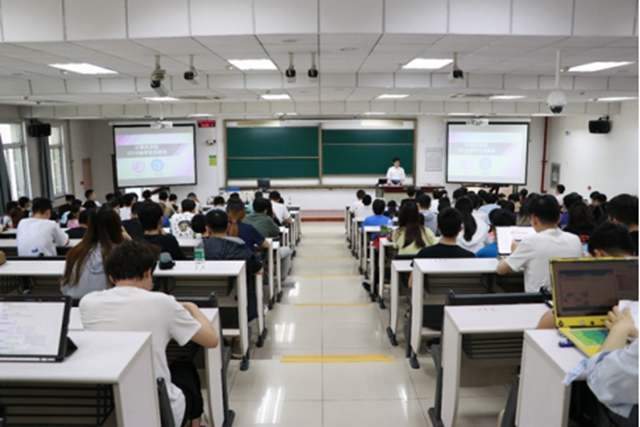 北理工计算机学院召开2018级本科生见面会