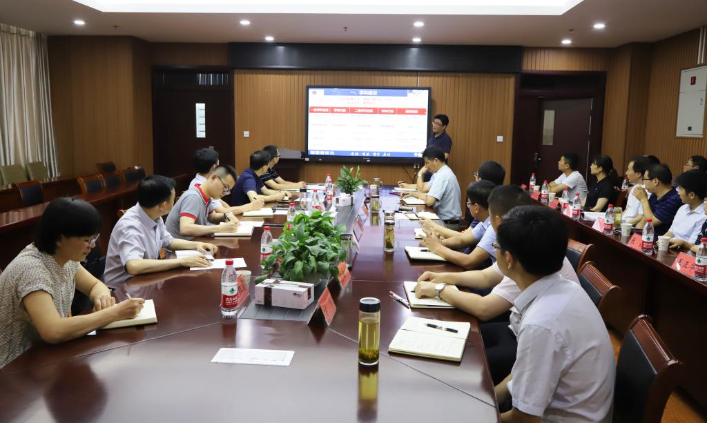 副校长熊宇杰到化材学院调研科学研究和国际合作工作