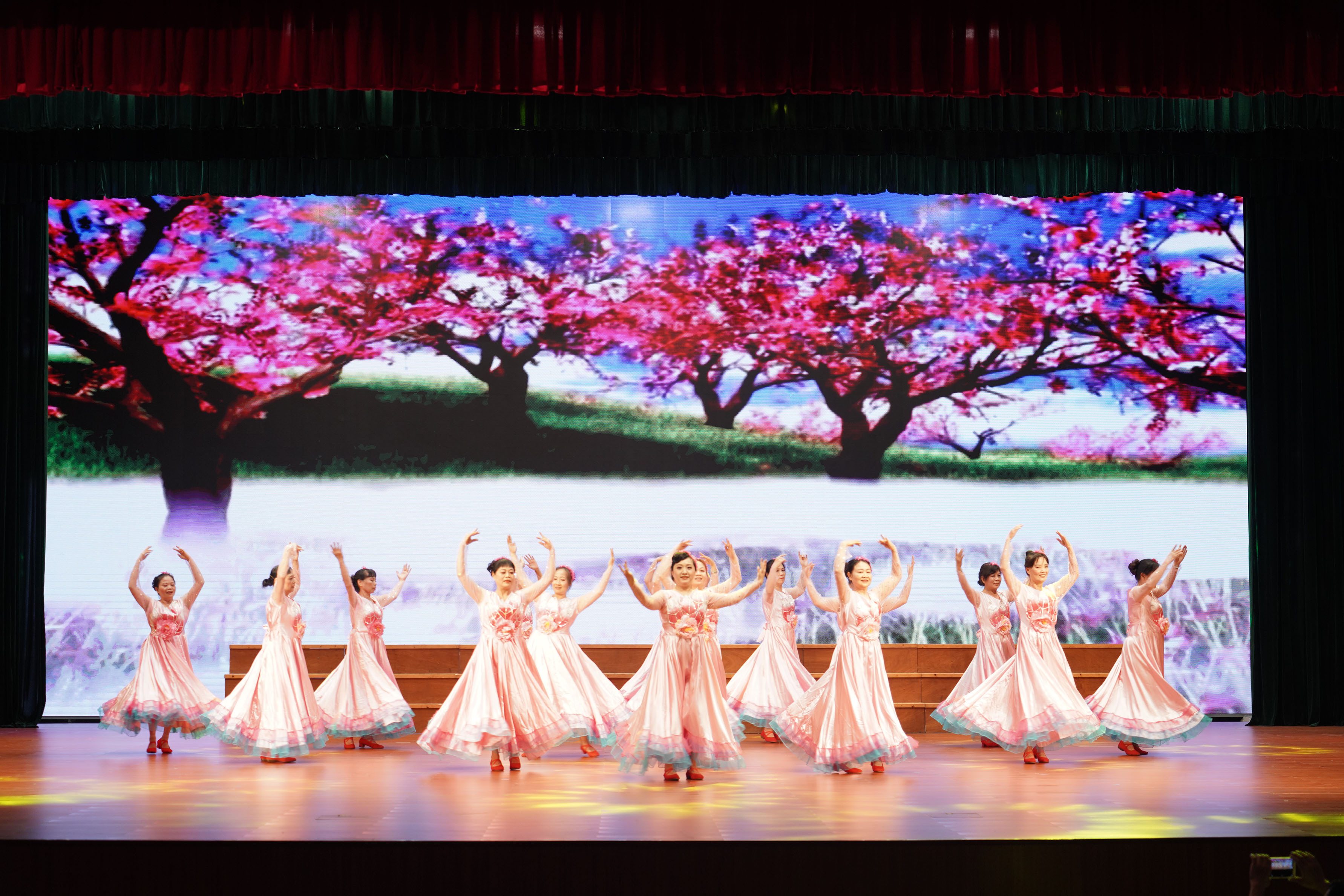广东珠海斗门老干部举办文艺演出 庆祝建党100周年
