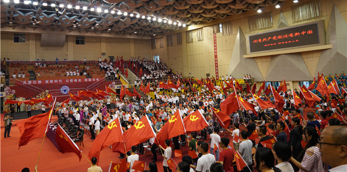 颂百年芳华铸千秋伟业我校师生以大合唱形式喜迎中国共产党建党100周年