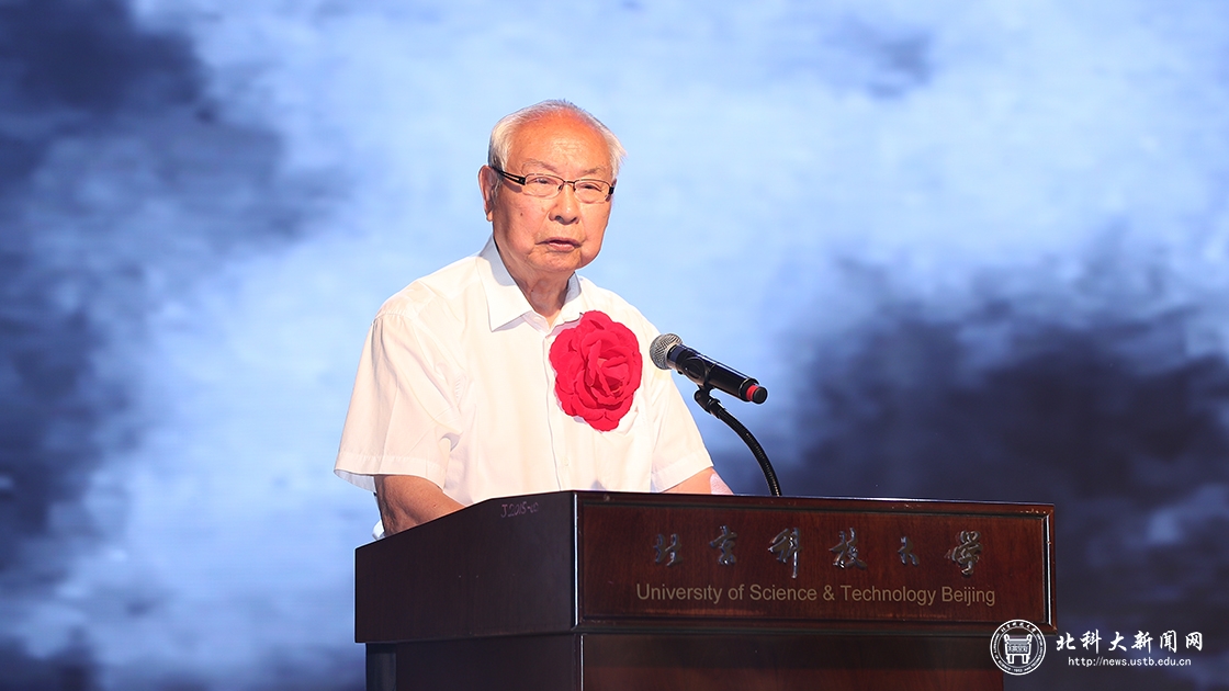 学校隆重召开“两优一先”表彰大会