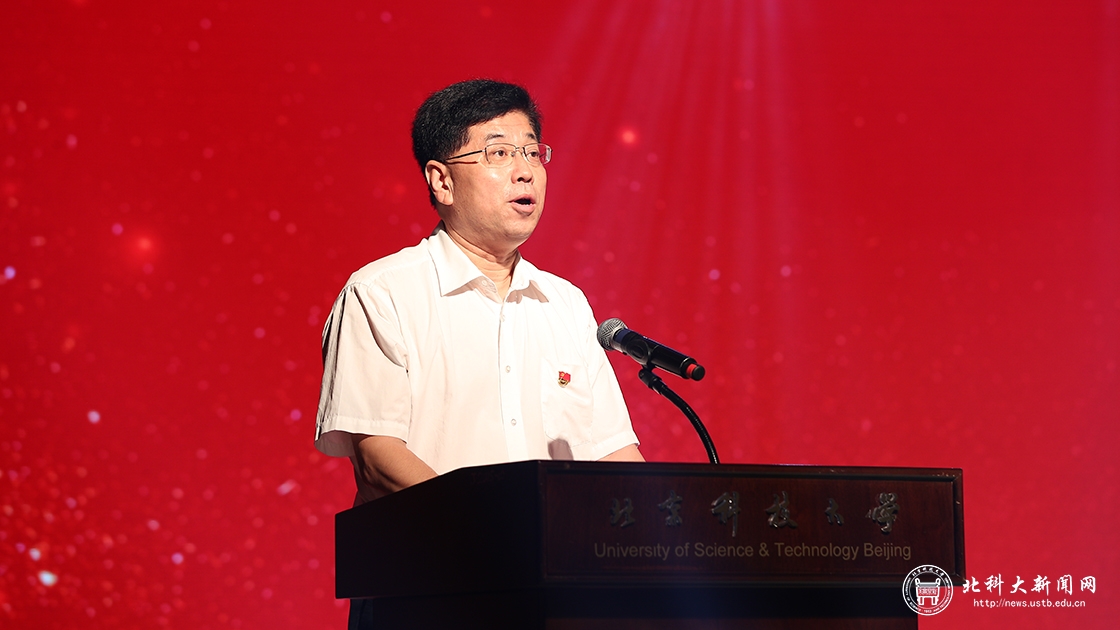 学校隆重召开“两优一先”表彰大会