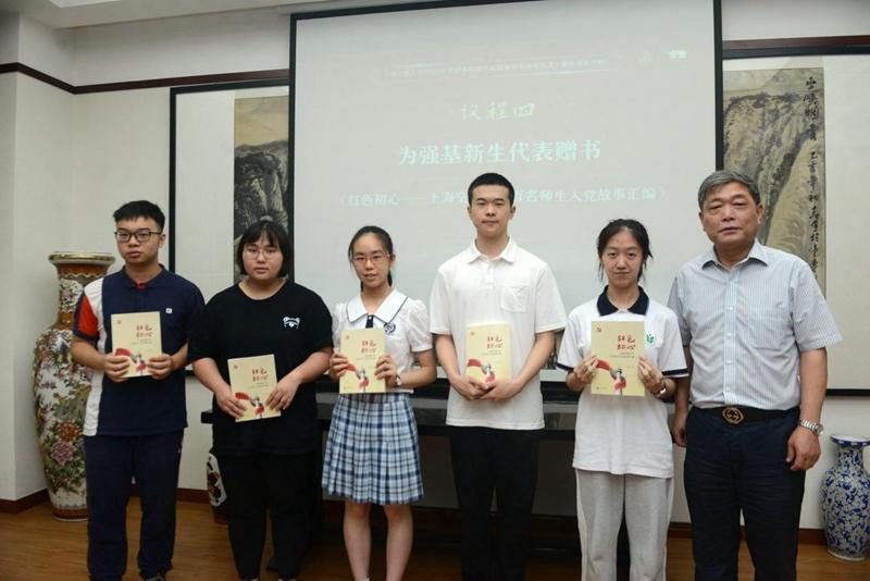 校领导赴重庆颁发2021年强基计划本科新生录取通知书