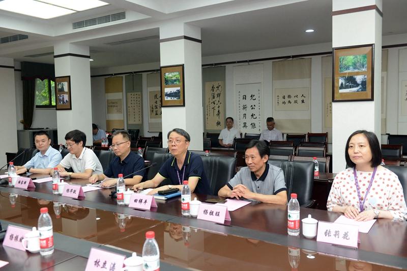 校领导赴重庆颁发2021年强基计划本科新生录取通知书