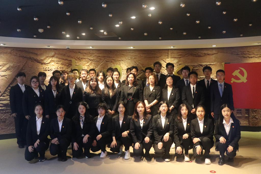 基层学院开展“重温入党誓词，不忘初心使命”党史学习教育活动