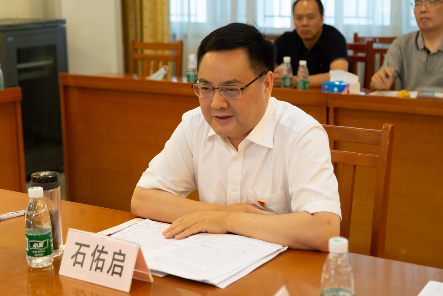 校长与学生代表茶叙共商共建共治共享美好校园