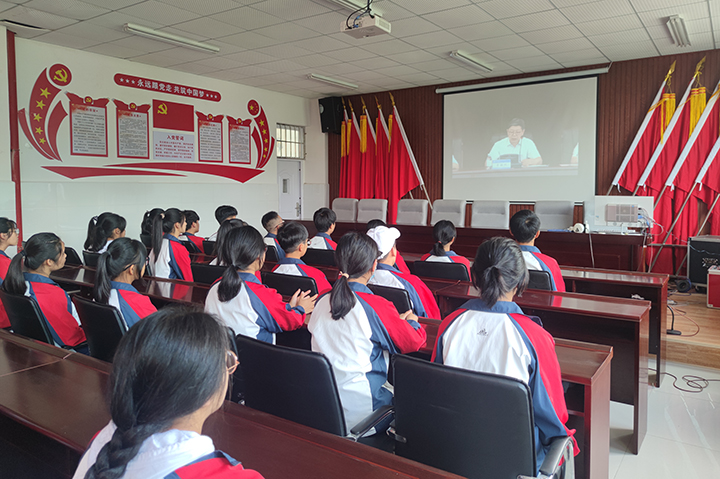 云南绿春县高级中学营员在线观看开营仪式据悉,由中国科协,教育部共同
