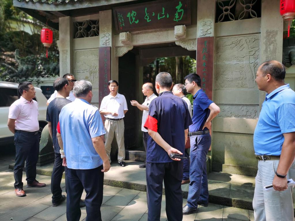 副校长陈兴述检查校园防火工作