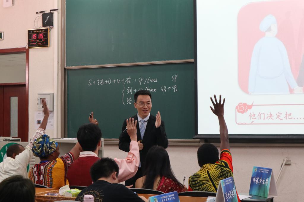 北语青年教师在北京高校第十二届青年教师教学基本功比赛中获佳绩