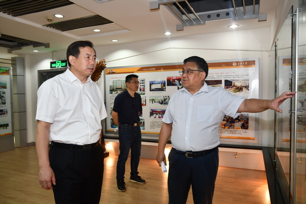 湖北省水利厅副厅长焦泰文一行到校调研