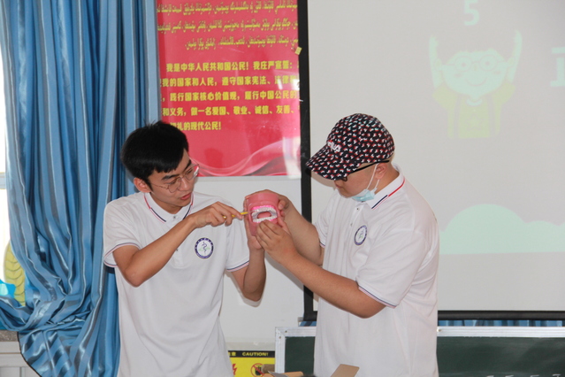 【暑期“三下乡”】医学院“仁心筑梦 医路童行”健康中国小分队赴巴音郭勒开展爱心医疗活动
