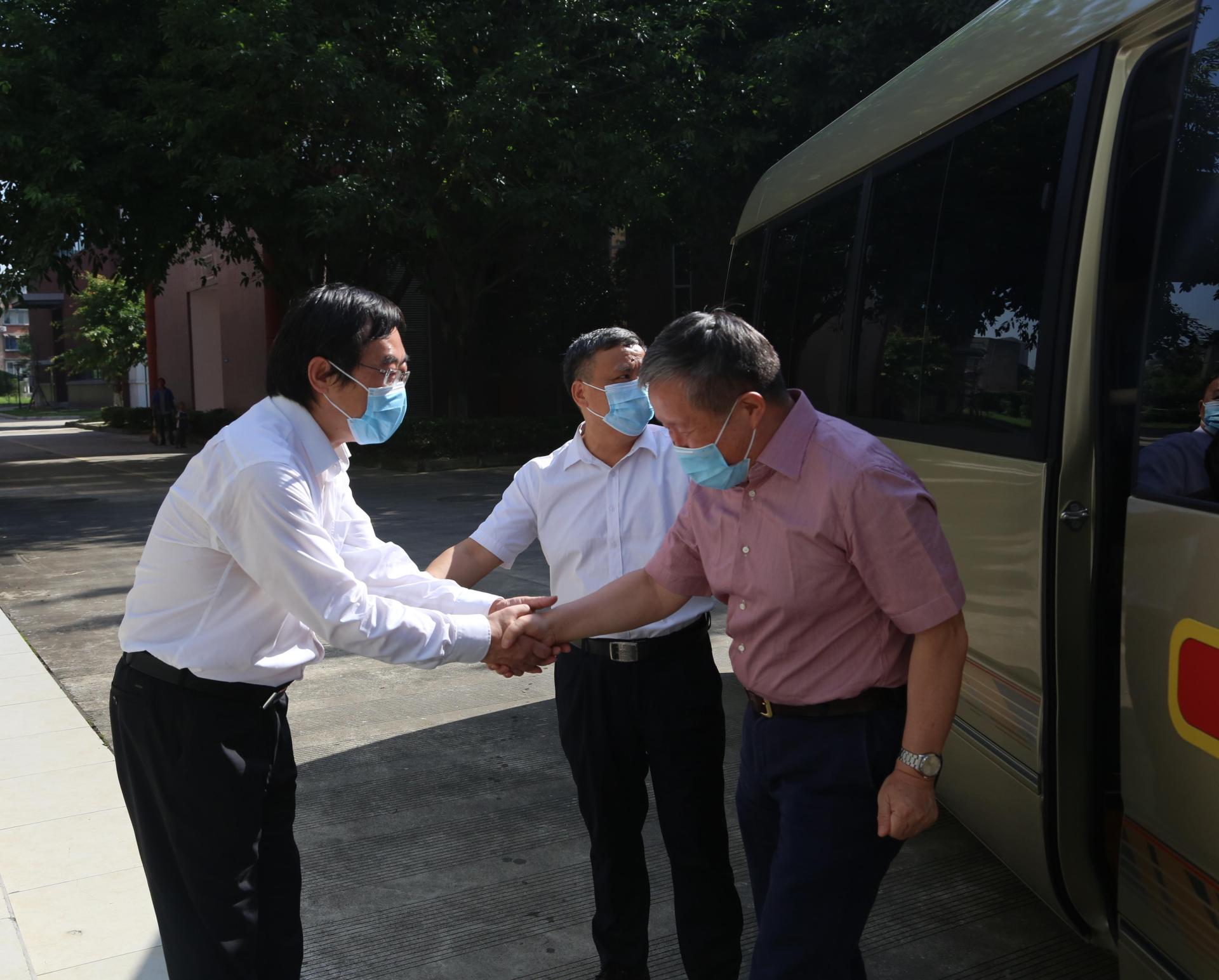 全国政协教科卫体委员会副主任曹健林一行来校开展专题调研