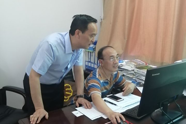 党委书记向前进指导招生录取工作