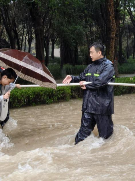 郑大故事：风雨我们在，师生请放心——保卫处防汛抗洪工作纪实