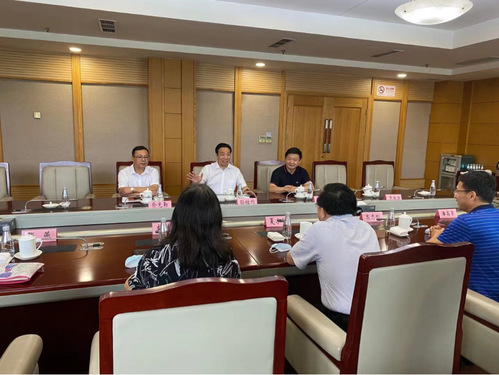 校党委书记夏小和带队赴佘山镇进行防汛慰问