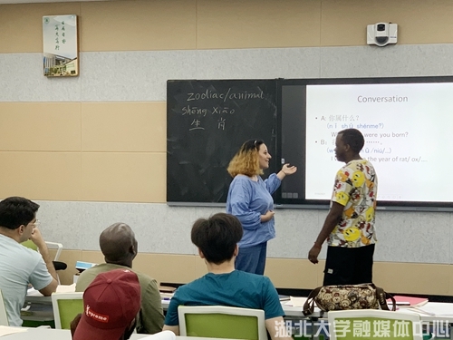 湖北大学中文夏令营举行 国际学生体验楚文化