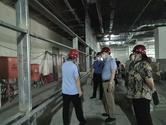学校领导视察学校实事工程等项目建设情况