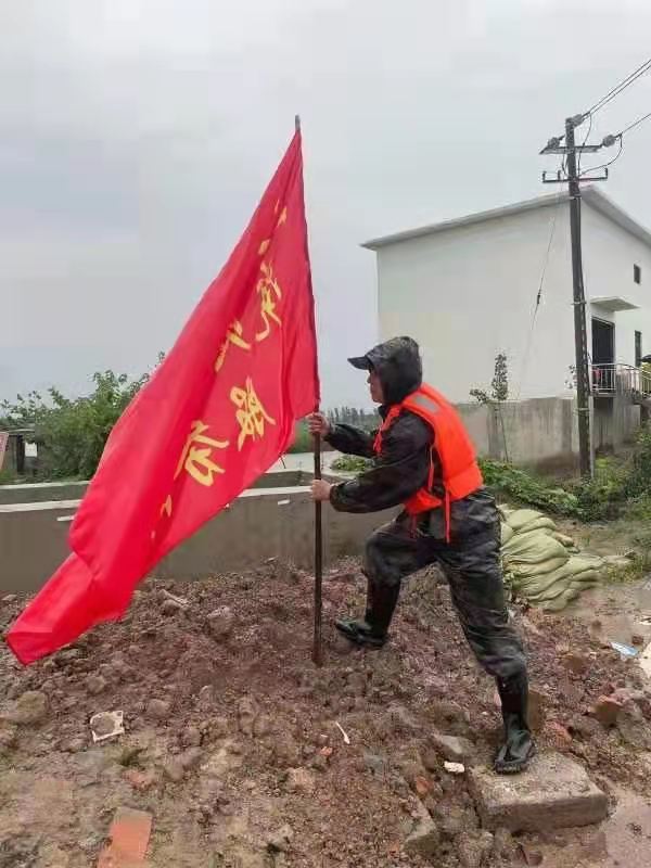 退役不褪色，防汛抗洪保家乡-----我校中俄学院退伍复学男生袁玉斌参与家乡抗洪抢险
