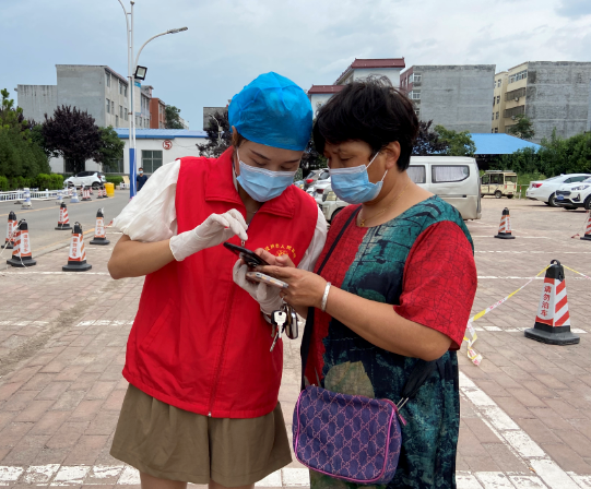 河南汝州：防控一线那抹“志愿红”