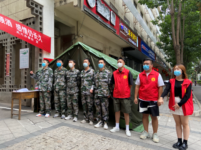 河南汝州：防控一线那抹“志愿红”