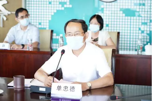 我校召开辅导员疫情防控工作会议
