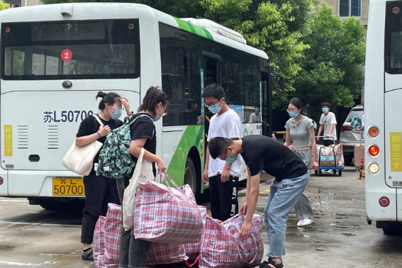611名支援南京核酸采集志愿者解除隔离平安返校