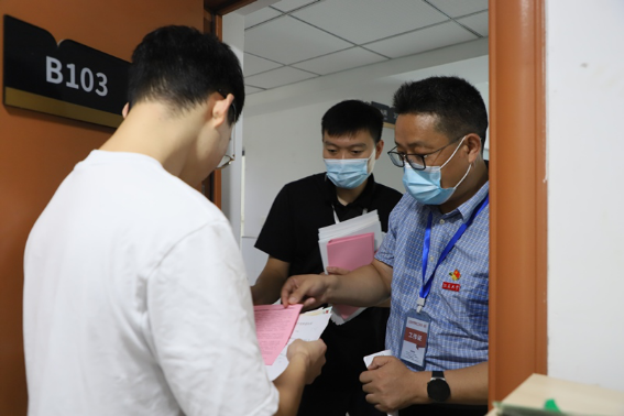 611名支援南京核酸采集志愿者解除隔离平安返校