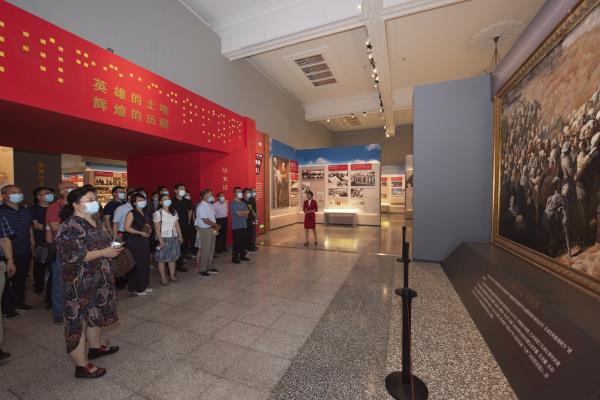 我校组织参观“庆祝中国共产党成立100周年河北党史图片档案文献展”