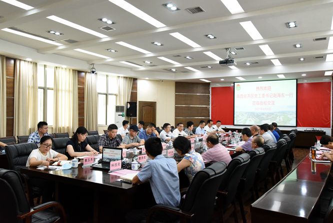 南昌经济技术开发区党工委书记赵海东一行来校洽谈校地合作
