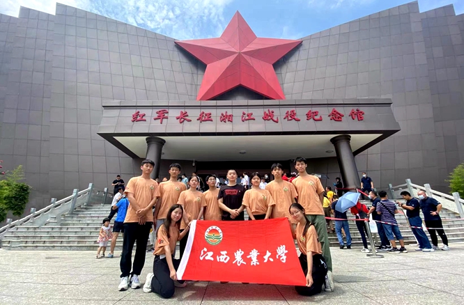 在“红色走读”中探寻“红色初心”