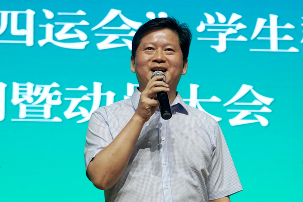校领导看望慰问我校参与十四运会开幕式学生群众演员