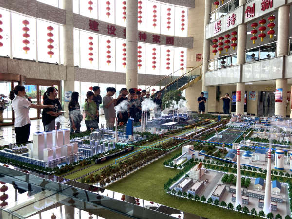 我校学生走进生产一线 加深学习收获