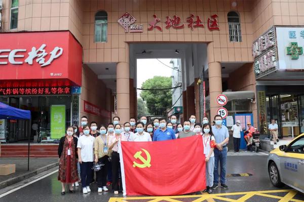 校领导看望慰问防疫一线党员教师
