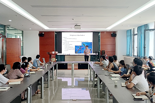 新西兰梅西大学纪维红博士应邀来草业学院开展学术交流