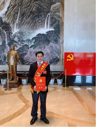 【全省“优秀共产党员”】舒曼：初心如炬，为心理“点灯”