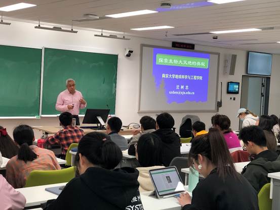 南京大学新生学院引入书院模式 院士走进新生课堂