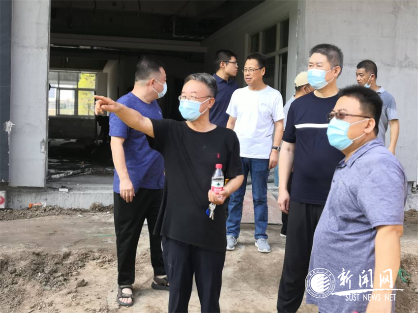校党委副书记、纪委书记、监察专员王为民检查基建重点工程和防疫工作落实情况