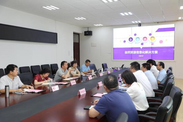 中国移动通信集团陕西有限公司西安分公司党委书记、总经理张宇锋一行来校座谈交流