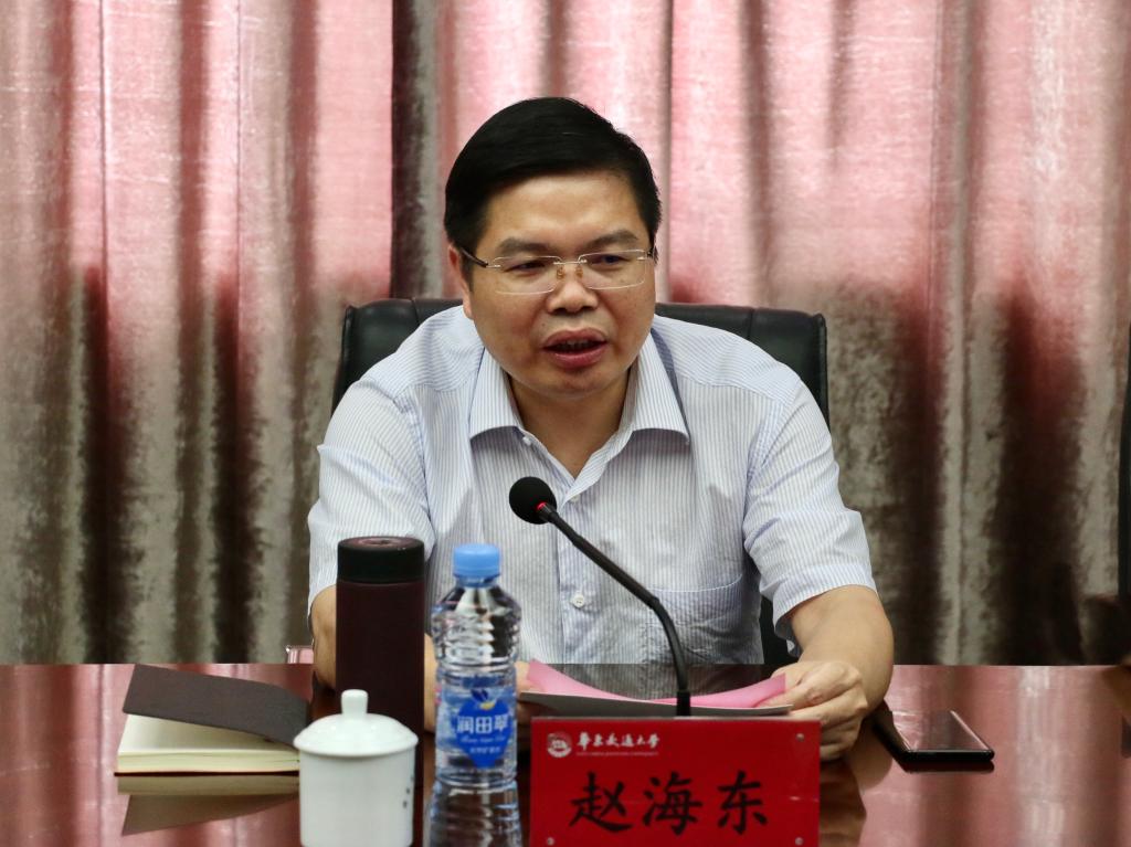 南昌经开区党工委书记赵海东一行来校走访交流