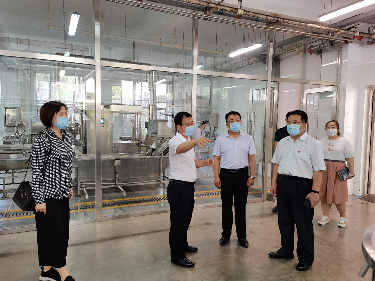大连市科学技术局副局长蒋行海一行来校调研指导海珍品精深加工国际科技合作基地建设情况