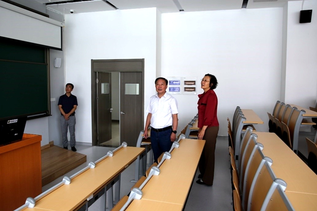 北理工校领导检查良乡校区新学期本科教学运行情况
