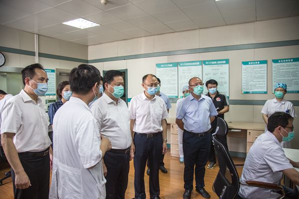 市长徐曙海走访附属医院