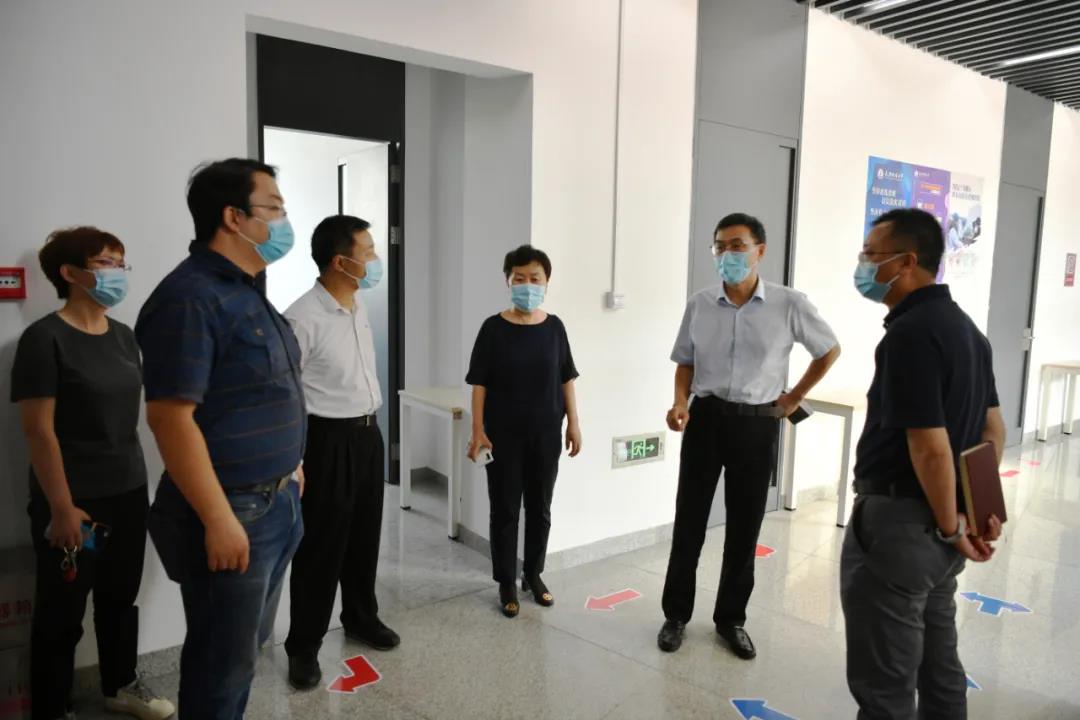 校领导带队检查指导新学期开学和疫情防控工作