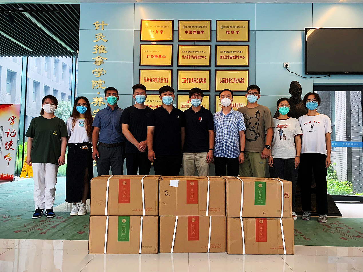 “春播行动”向我校针灸推拿学院·养生康复学院志愿团队捐赠物资